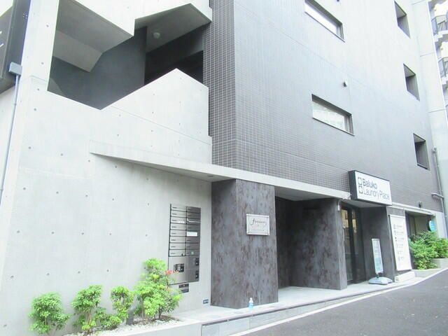 フロレゾン代々木の外観