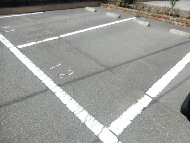 シャンティの駐車場