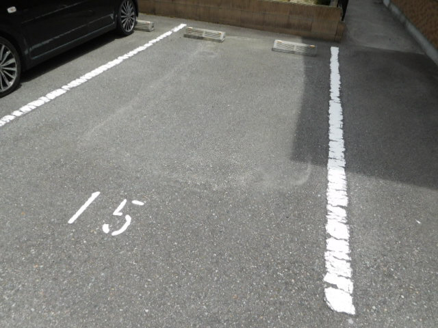 アニヴェルセルⅡの駐車場