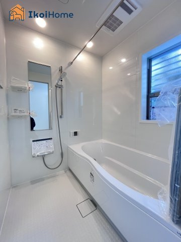 明石市鳥羽　全1棟　新築戸建の浴室|【ホームページに現地動画掲載中】●年中無休：当日予約可●小窓ございますので通気・換気良好です。