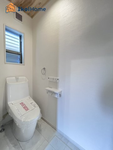 明石市鳥羽　全1棟　新築戸建のトイレ|【ホームページに現地動画掲載中】●年中無休：当日予約可●各階は節水タイプのウォッシュレット付お手洗い