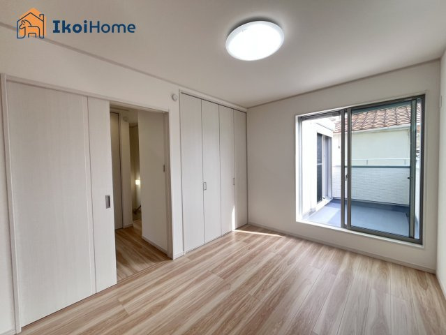 明石市鳥羽　全1棟　新築戸建の子供部屋|【ホームページに現地動画掲載中】●年中無休：当日予約可●2階は4部屋あり、窓も多く陽当たり通風良好！