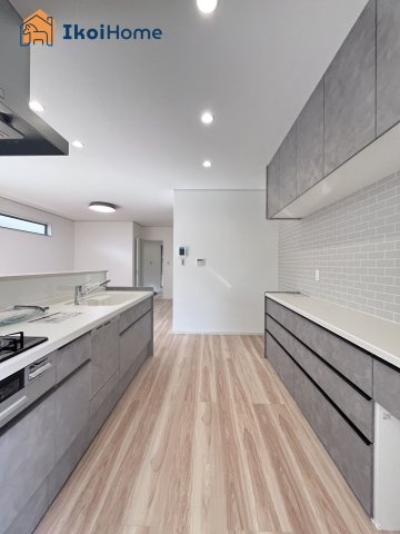 明石市鳥羽　全1棟　新築戸建のキッチン|【ホームページに現地動画掲載中】●年中無休：当日予約可●人気の対面式キッチン♪調理スペースゆったり！