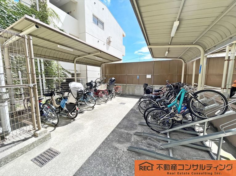 ファミール王子公園の駐車場