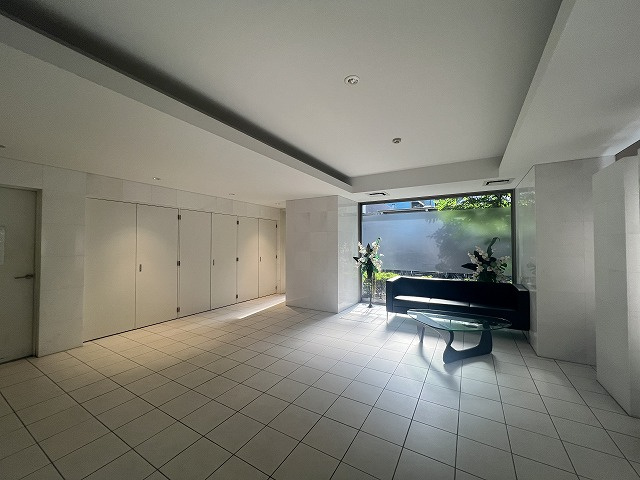 エスティメゾン王子のロビー