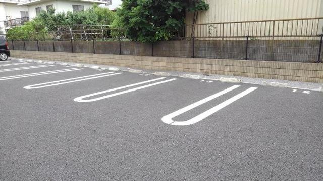 ハピネス　ミネの駐車場