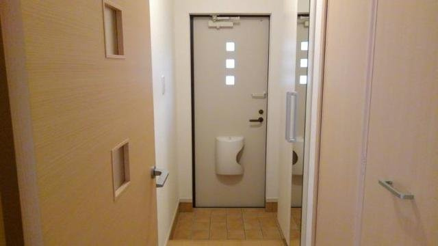 ハピネス　ミネの玄関