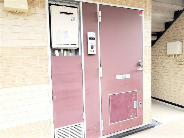 レオパレスＢｒｉｇｈｔｏｎの玄関