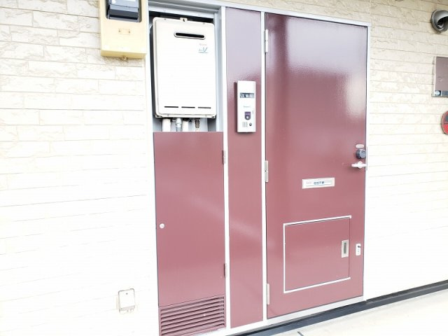 レオパレス三ッ家の玄関