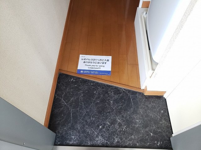 レオパレスＮＡＧＡＫＵＲＡの玄関