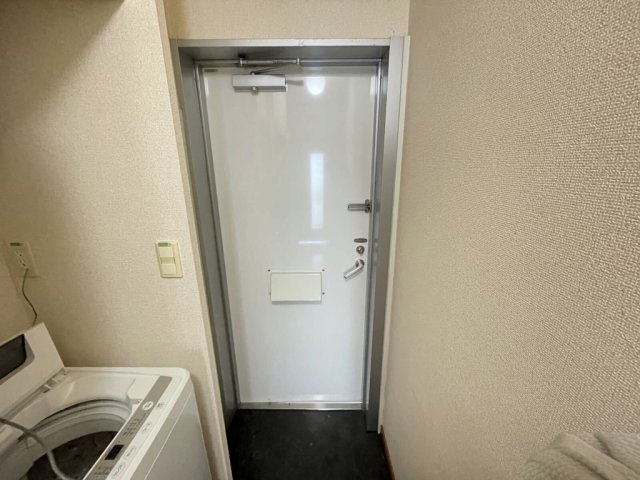 レオパレスハピの玄関