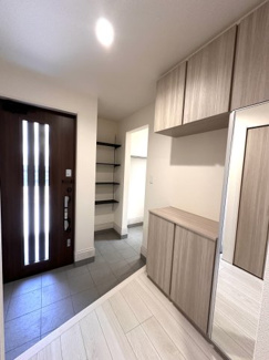 【玄関】 | 川口市前川４丁目　新築戸建 | ゆったりとした玄関です