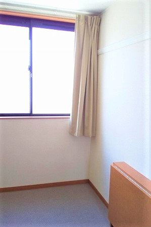 レオパレスレヴ　メゾンの居間・リビング