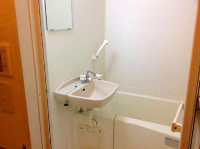 レオパレスレヴ　メゾンの浴室