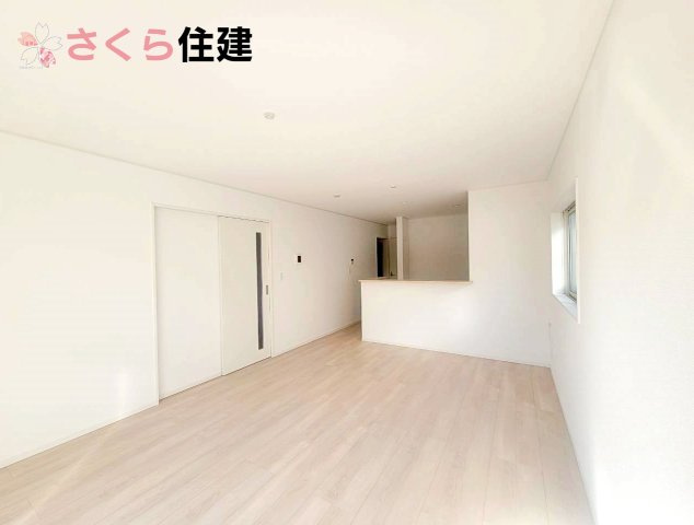 クレイドルガーデン今泉町第5　2号棟の居間・リビング|白を基調とした16帖の明るいリビング◎						
