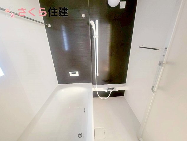 クレイドルガーデン今泉町第5　2号棟の浴室|浴室暖房乾燥機は冬は暖かく、雨の時期には洗濯乾燥に大活躍です◎	