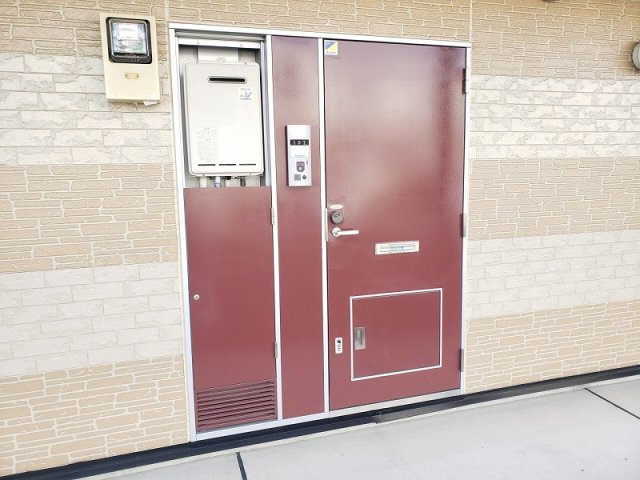 レオパレス宮代庭苑　Ⅱの玄関