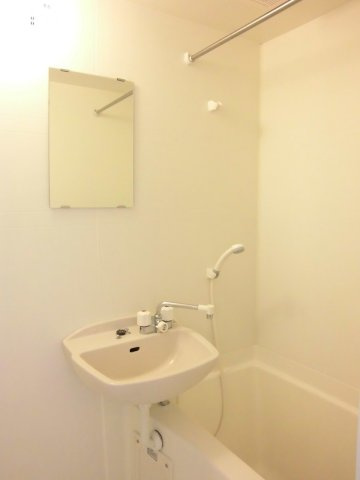 レオパレスグリーンハイム南の浴室