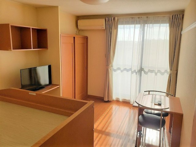 レオパレスシャトランの居間・リビング