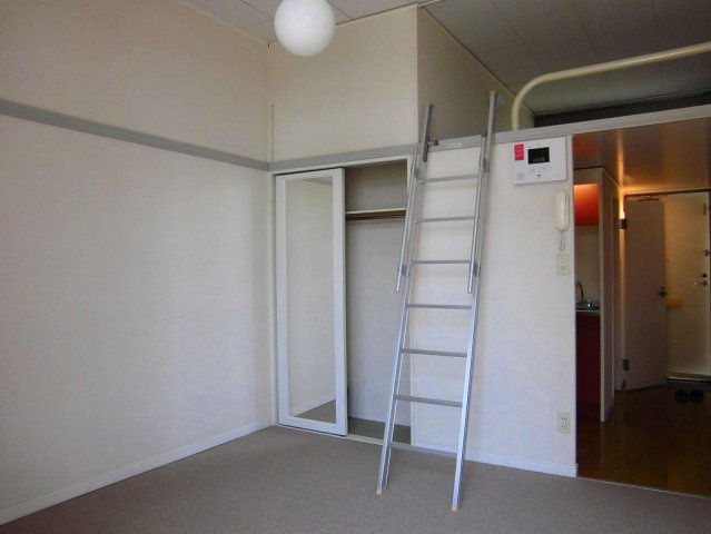 レオパレスサンハイムの居間・リビング