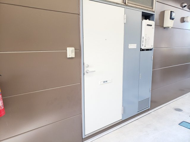 レオパレスジュネス杉戸の玄関