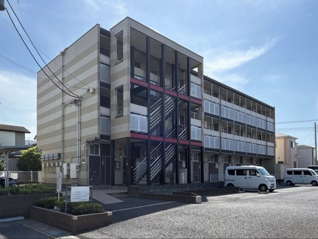 レオパレスグランドパレス春日部の外観