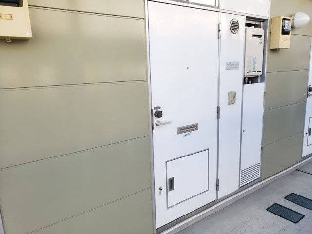 レオパレスＲＩＶＥＲＳＡＮＤの玄関