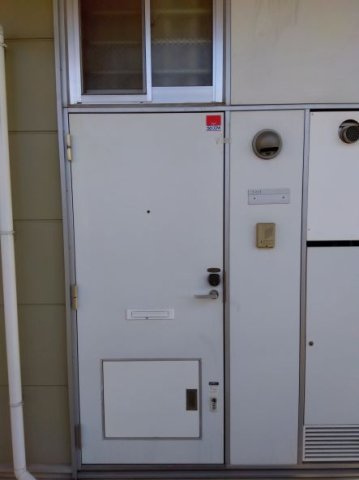 レオパレスサンハイムⅢの玄関