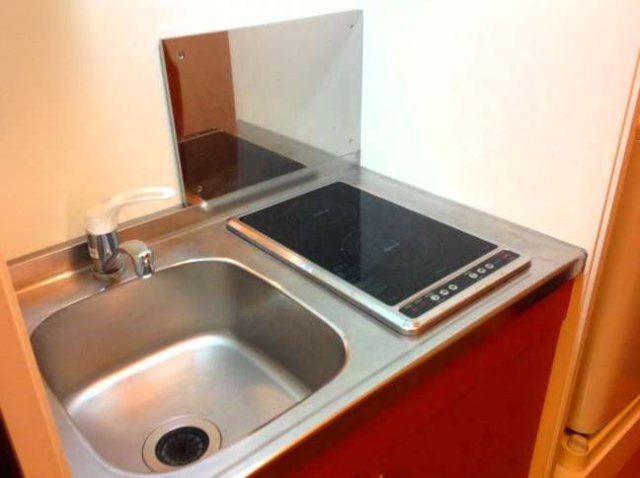 レオパレスＳＵＮＲＯＯＭのキッチン|電気コンロ付き♪