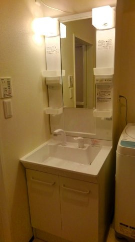 クレイノイヤサカの内装|独立洗面台完備