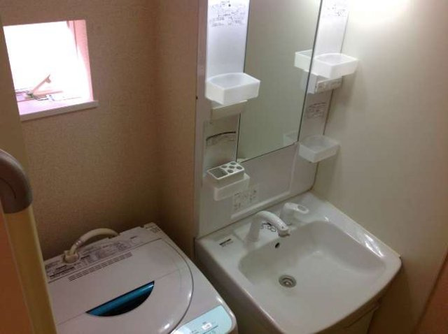 レオネクストプロキオンの内装|浴室と別にある洗面所♪