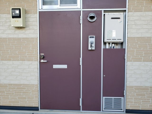 レオパレスカンパニュールの玄関