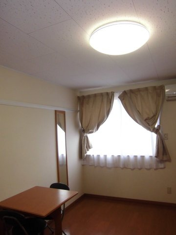 レオパレス宮代庭苑の居間・リビング