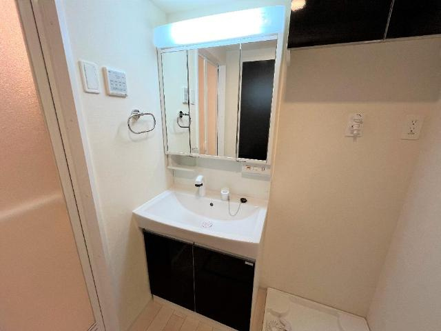 ルオント　ヴァロの洗面所|洗髪洗面化粧台