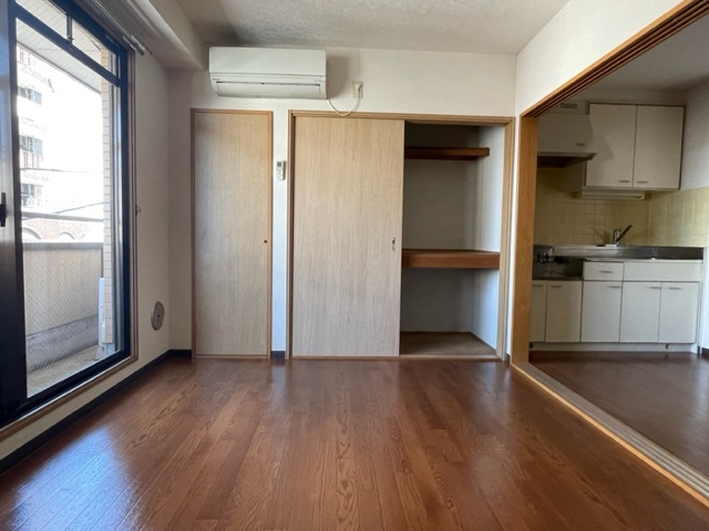 アーバンビルの洋室