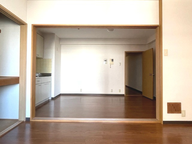 アーバンビルの洋室