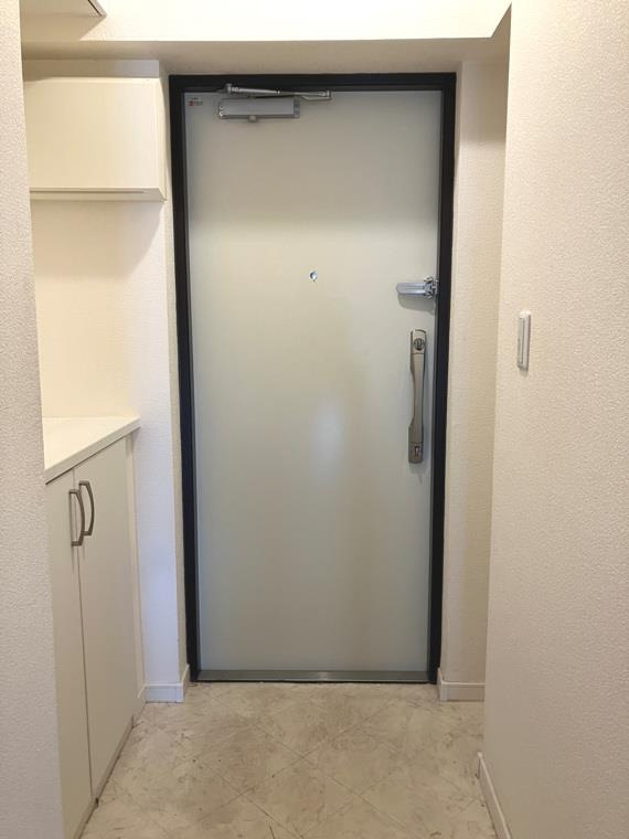 カマクラ大船コーポの玄関