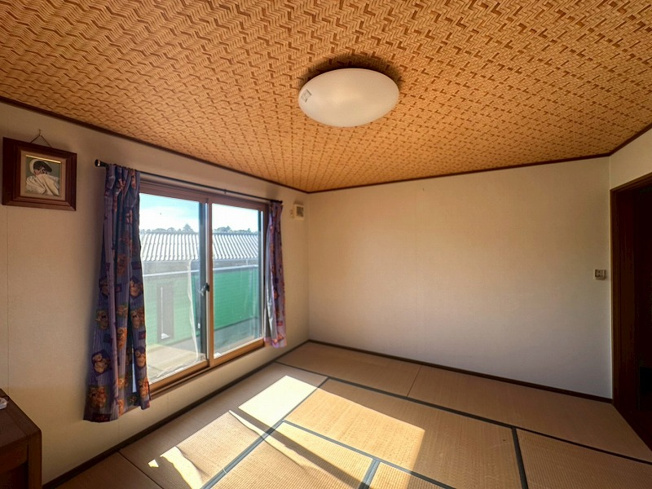 【和室】 | 東生馬町中古戸建 | 2階で日当たり良好な和室です