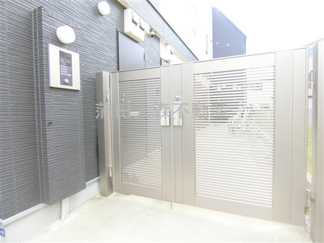 ロイヤル　ウィステリアのエントランス