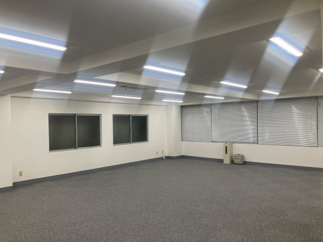 商工聯合会ビルのロビー