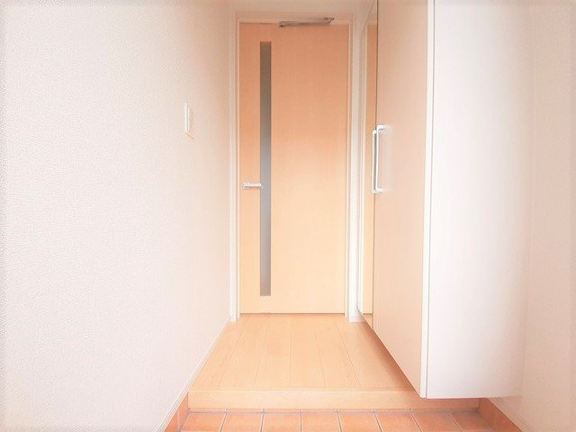 メゾングレイスＣの玄関