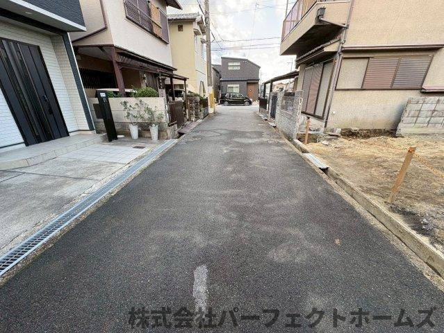 養父元町新築戸建の前面道路含む現地写真