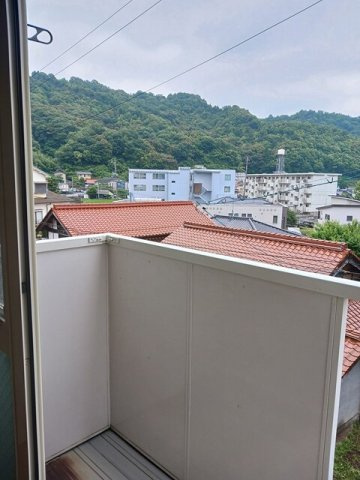 エトワールパルク　エストのバルコニー|外からの目が気にならないバルコニーで洗濯物が干せます