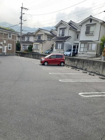 グラース　プラシードの駐車場|駐車場があるので、車を買う予定の方も安心です