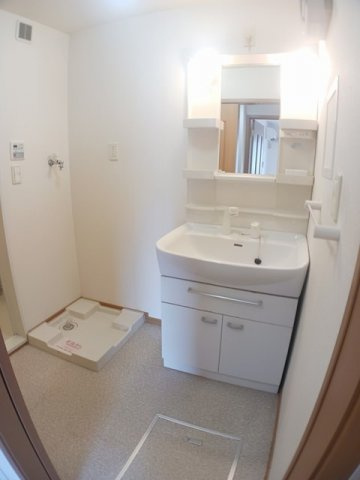 グラース　プラシードの洗面所|明るい洗面所です