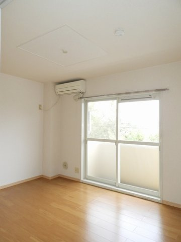 アーバンヒルズの内装|明るい色調の室内です