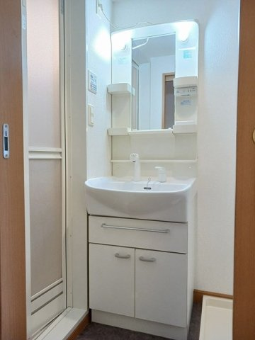 カレント石井城の洗面所|明るい洗面所です