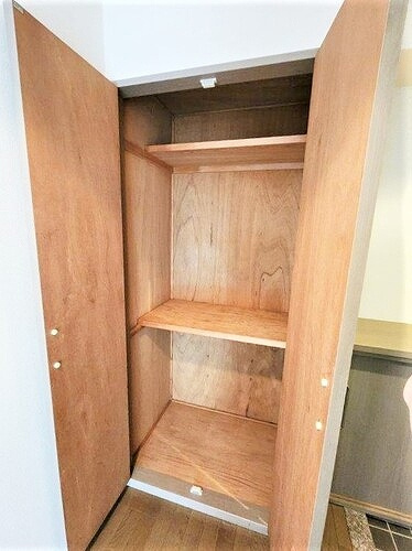 グランデュオ五日市駅前ウエストの収納|廊下収納　※2023年6月撮影