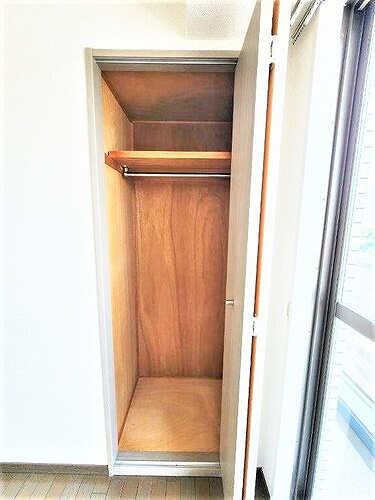 グランデュオ五日市駅前ウエストの収納|洋室（約4.5畳）のクロゼット　※2023年6月撮影