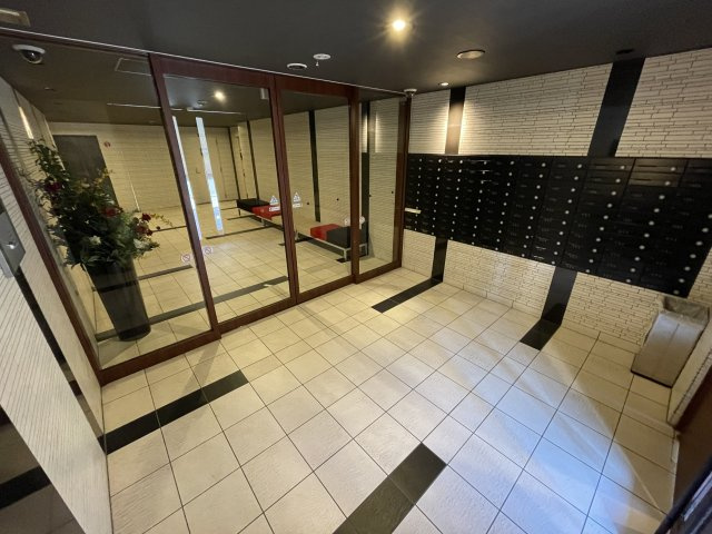 プライムアーバン御堂筋本町のエントランス